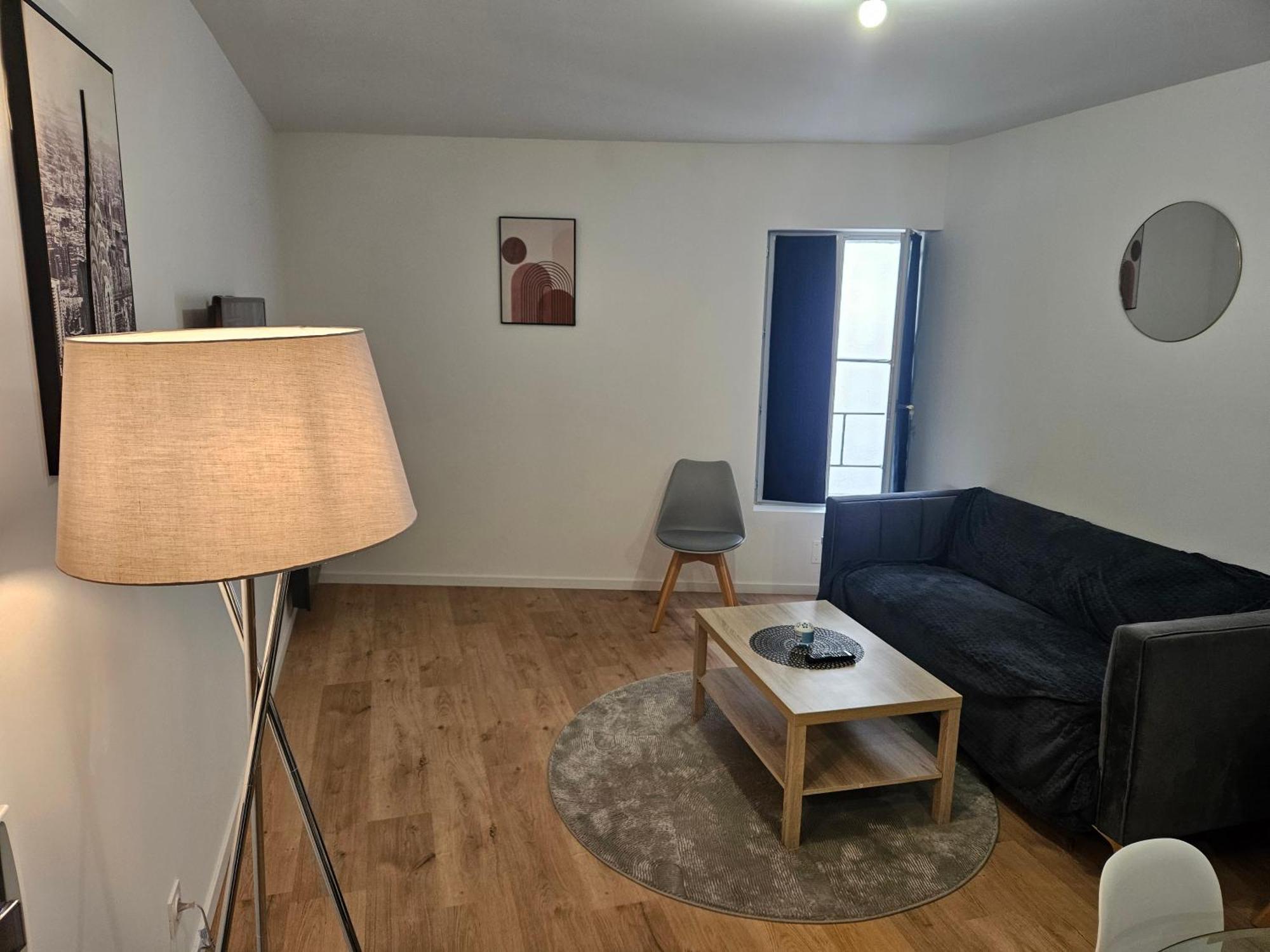 T2 Chaleureux, Calme Et Entierement Renove. Apartment