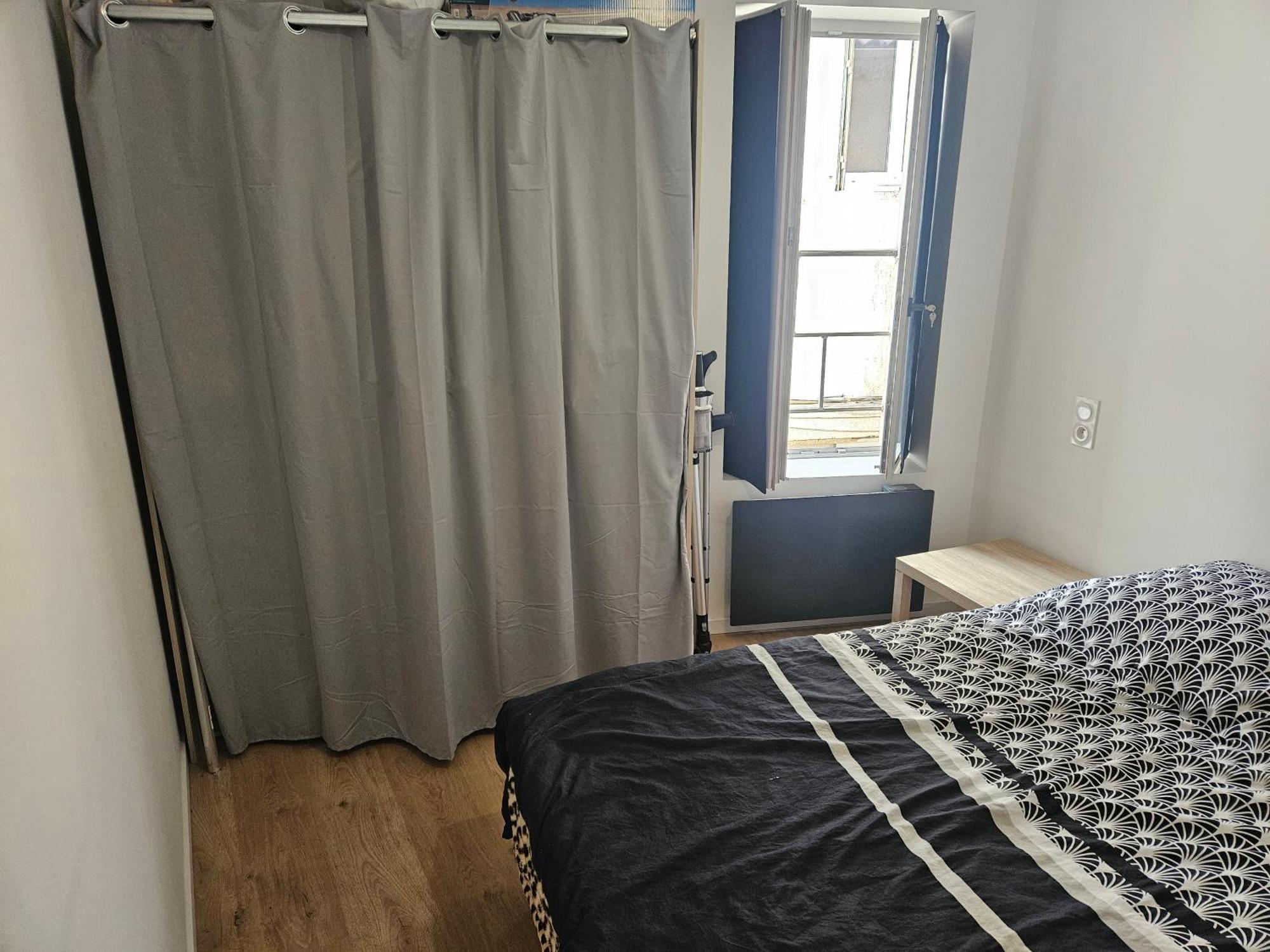 Apartment T2 Chaleureux, Calme Et Entierement Renove.